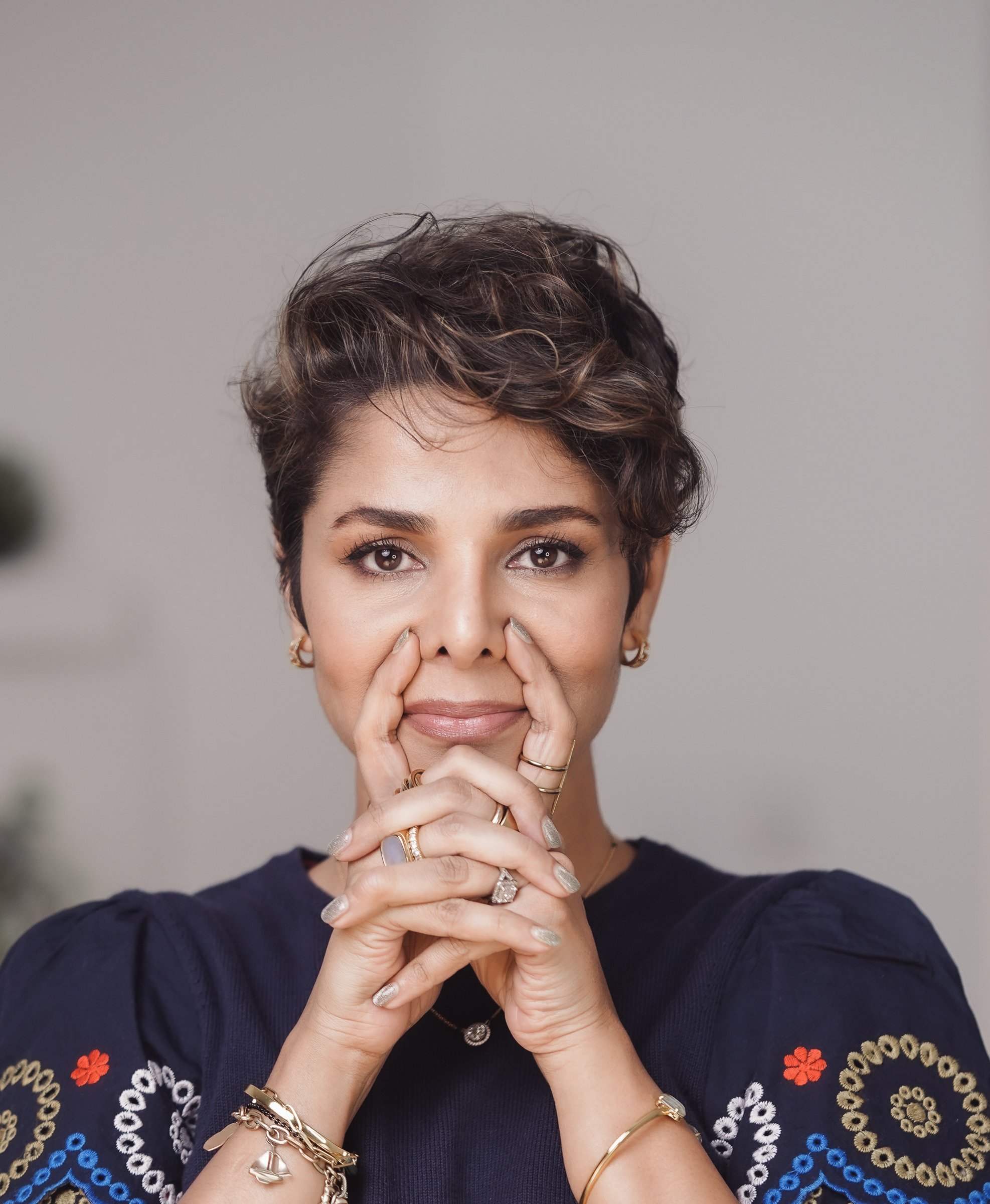 Interlaced fingers held at the nose and mouth for the resistance exercise